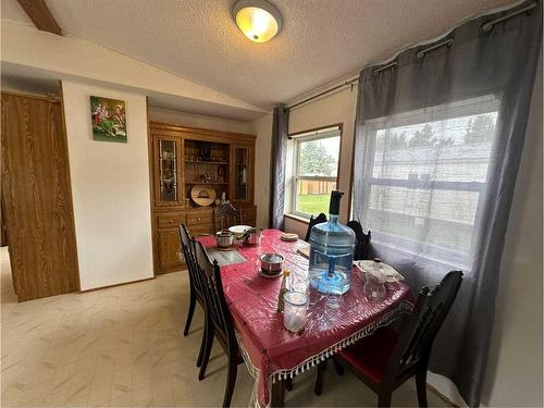 47 Huston Drive, Grimshaw, AB - Indoor Photo Showing Dining Room