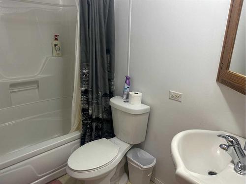 47 Huston Drive, Grimshaw, AB - Indoor Photo Showing Bathroom