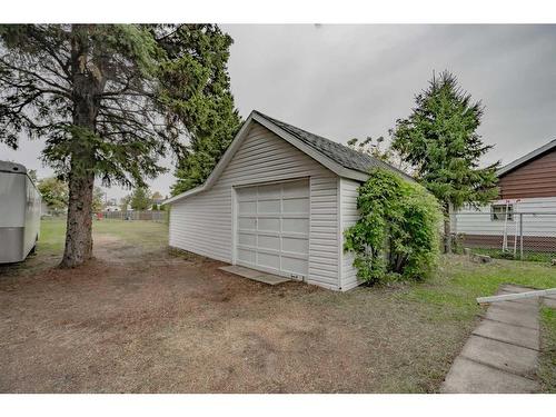 4714 50Th Avenue, Berwyn, AB - Outdoor With Exterior