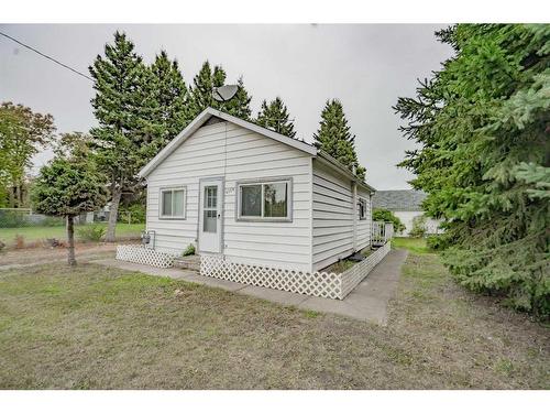 4714 50Th Avenue, Berwyn, AB - Outdoor