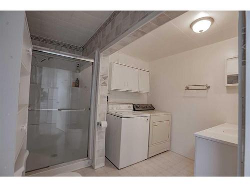 4714 50Th Avenue, Berwyn, AB - Indoor Photo Showing Laundry Room