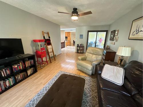 89 843058 Rge Rd 222, Rural Northern Lights, County Of, AB - Indoor Photo Showing Living Room