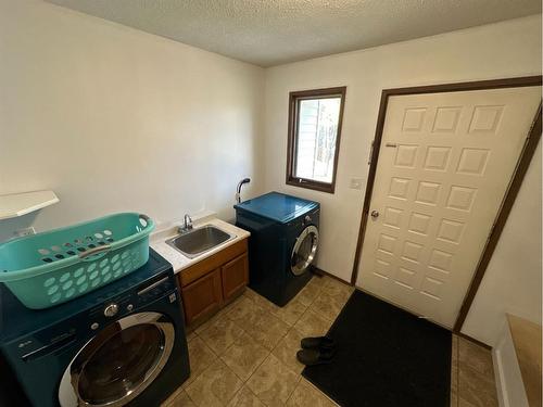 89 843058 Rge Rd 222, Rural Northern Lights, County Of, AB - Indoor Photo Showing Laundry Room