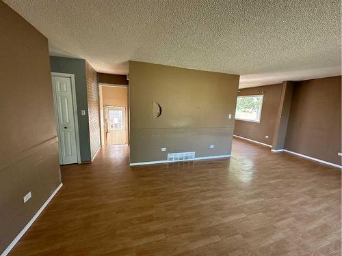 5201 50 Avenue, Grimshaw, AB - Indoor Photo Showing Other Room