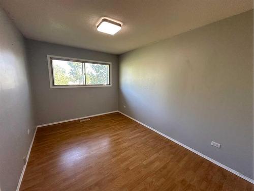 5201 50 Avenue, Grimshaw, AB - Indoor Photo Showing Other Room