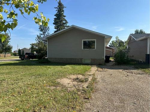 5201 50 Avenue, Grimshaw, AB - Outdoor