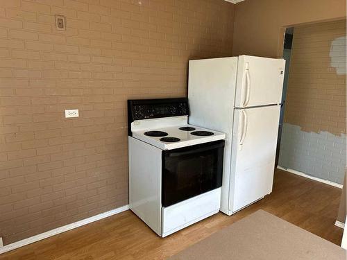 5201 50 Avenue, Grimshaw, AB - Indoor Photo Showing Kitchen