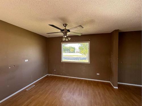 5201 50 Avenue, Grimshaw, AB - Indoor Photo Showing Other Room