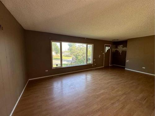 5201 50 Avenue, Grimshaw, AB - Indoor Photo Showing Other Room