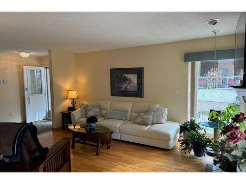 10603 99 Street, Peace River, AB - Indoor Photo Showing Living Room