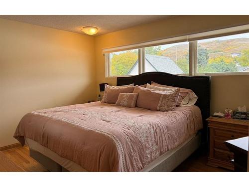 10603 99 Street, Peace River, AB - Indoor Photo Showing Bedroom