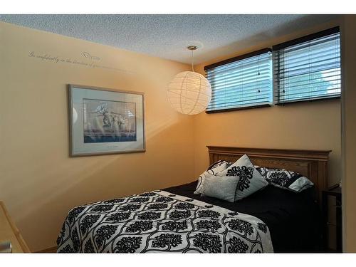 10603 99 Street, Peace River, AB - Indoor Photo Showing Bedroom