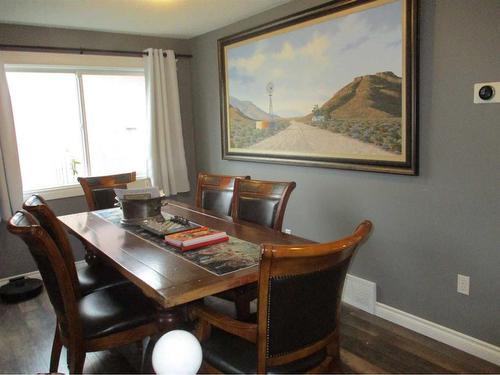 505 4Th Street Ne, Manning, AB - Indoor Photo Showing Dining Room