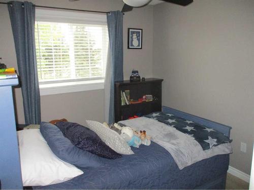 505 4Th Street Ne, Manning, AB - Indoor Photo Showing Bedroom