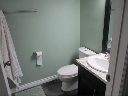 505 4Th Street Ne, Manning, AB - Indoor Photo Showing Bathroom