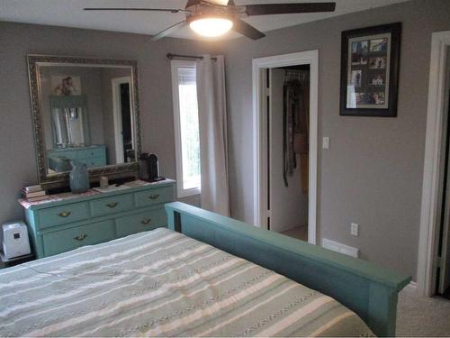 505 4Th Street Ne, Manning, AB - Indoor Photo Showing Bedroom