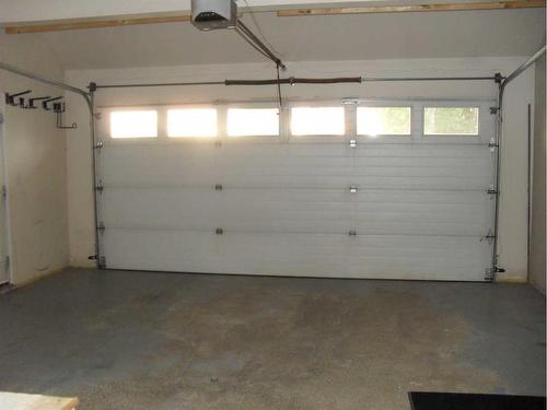 505 4Th Street Ne, Manning, AB - Indoor Photo Showing Garage