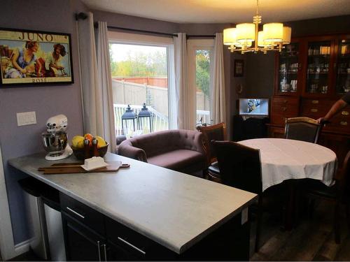 505 4Th Street Ne, Manning, AB - Indoor Photo Showing Dining Room