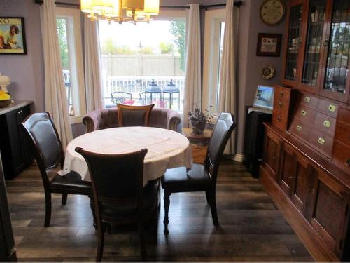 505 4Th Street Ne, Manning, AB - Indoor Photo Showing Dining Room