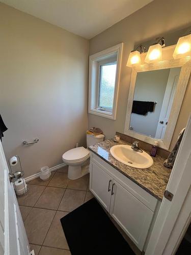 4417 52A Street, Grimshaw, AB - Indoor Photo Showing Bathroom