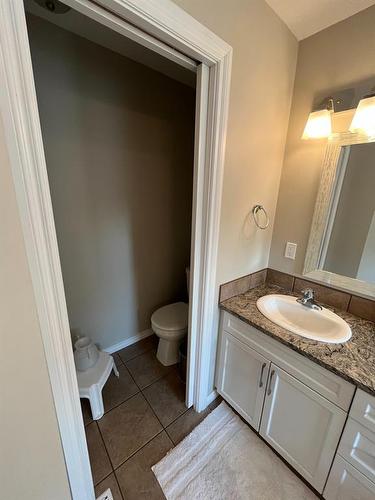 4417 52A Street, Grimshaw, AB - Indoor Photo Showing Bathroom