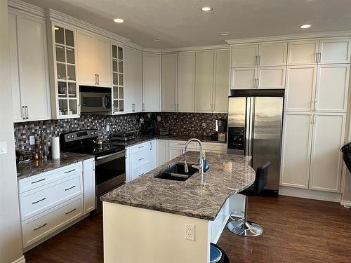 4417 52A Street, Grimshaw, AB - Indoor Photo Showing Kitchen With Double Sink With Upgraded Kitchen