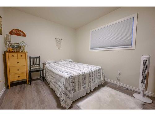 7313 99 Street, Grande Prairie, AB - Indoor Photo Showing Bedroom