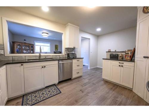 7313 99 Street, Grande Prairie, AB - Indoor Photo Showing Kitchen