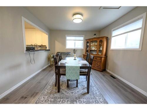 7313 99 Street, Grande Prairie, AB - Indoor Photo Showing Dining Room