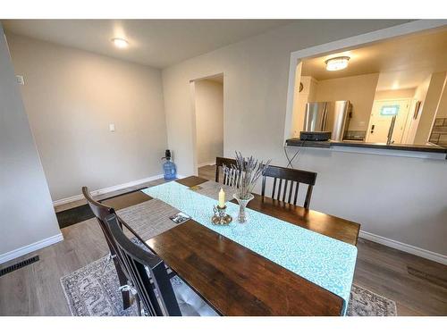 7313 99 Street, Grande Prairie, AB - Indoor Photo Showing Dining Room