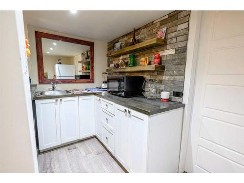 7313 99 Street, Grande Prairie, AB - Indoor Photo Showing Kitchen