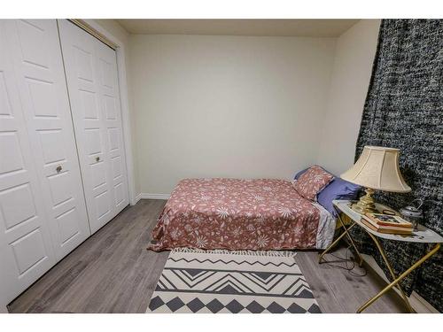 7313 99 Street, Grande Prairie, AB - Indoor Photo Showing Bedroom