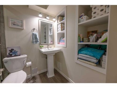 7313 99 Street, Grande Prairie, AB - Indoor Photo Showing Bathroom