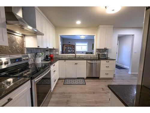 7313 99 Street, Grande Prairie, AB - Indoor Photo Showing Kitchen