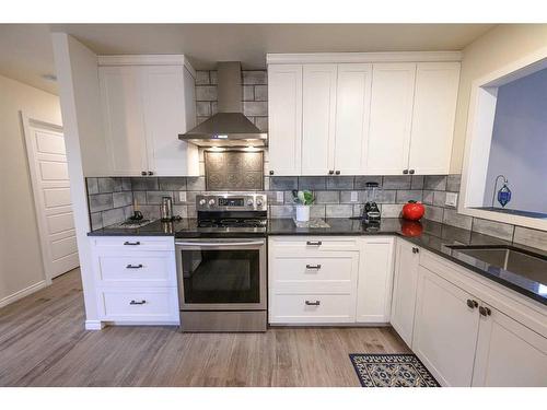 7313 99 Street, Grande Prairie, AB - Indoor Photo Showing Kitchen