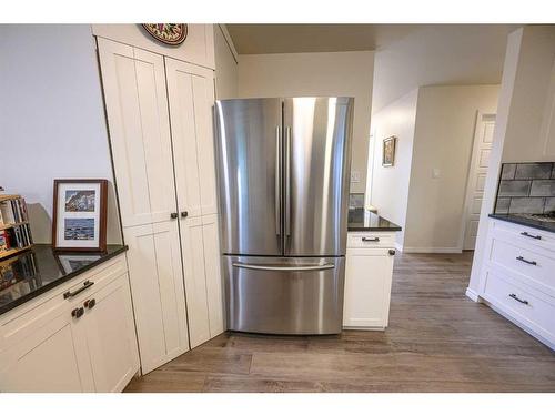 7313 99 Street, Grande Prairie, AB - Indoor Photo Showing Kitchen