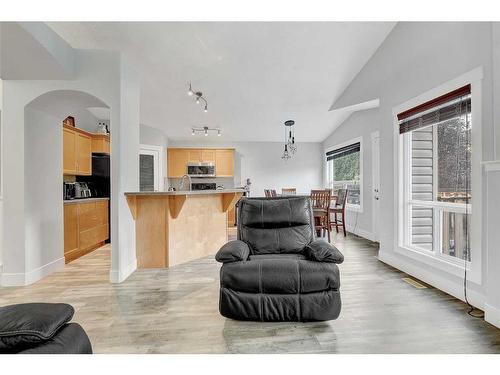 6502 O'Brien Lake Drive Se, Grande Prairie, AB - Indoor Photo Showing Living Room