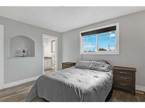 6502 O'Brien Lake Drive Se, Grande Prairie, AB - Indoor Photo Showing Bedroom