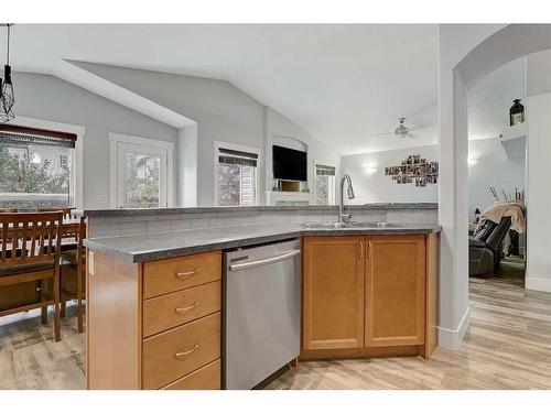 6502 O'Brien Lake Drive Se, Grande Prairie, AB - Indoor Photo Showing Kitchen