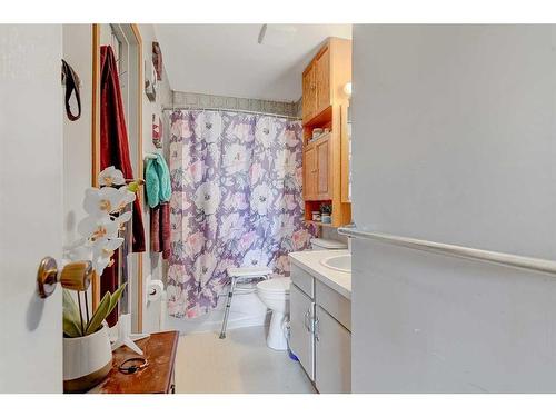 4410 54 Avenue, Valleyview, AB - Indoor Photo Showing Bathroom