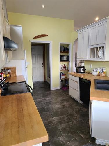 79 Macmillan Avenue, Mclennan, AB - Indoor Photo Showing Kitchen