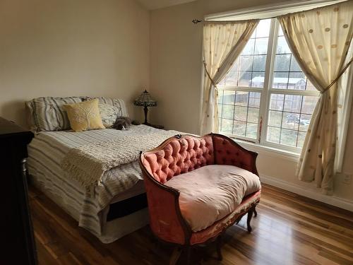 79 Macmillan Avenue, Mclennan, AB - Indoor Photo Showing Bedroom