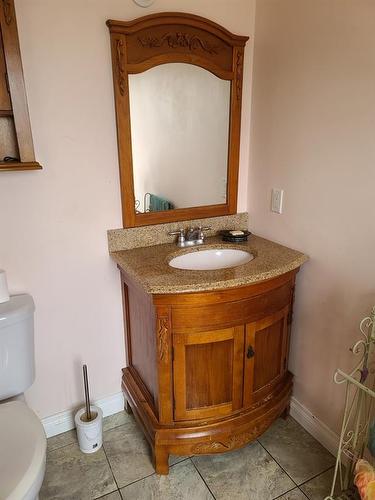 79 Macmillan Avenue, Mclennan, AB - Indoor Photo Showing Bathroom