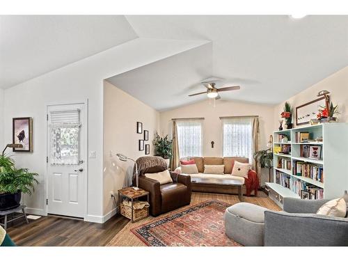 10410 134 Avenue, Grande Prairie, AB - Indoor Photo Showing Living Room