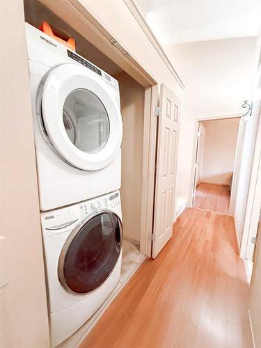 4404 46 Street, Spirit River, AB - Indoor Photo Showing Laundry Room