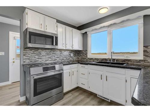 51068 Twp Rd 732 Road, Rural Grande Prairie No. 1, County Of, AB - Indoor Photo Showing Kitchen With Double Sink