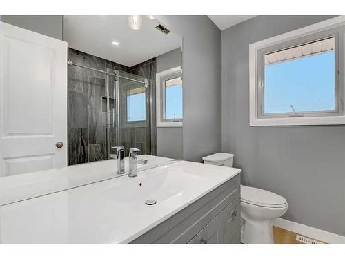 51068 Twp Rd 732 Road, Rural Grande Prairie No. 1, County Of, AB - Indoor Photo Showing Bathroom