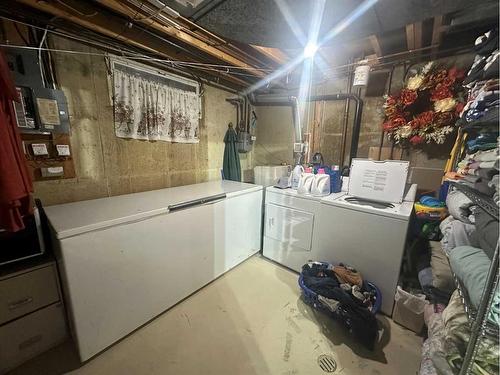 4913 53 Avenue, Grimshaw, AB - Indoor Photo Showing Laundry Room