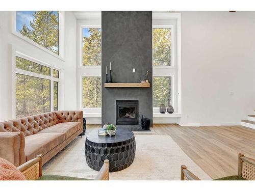 17-704016 Range Road 70, Rural Grande Prairie No. 1, County Of, AB - Indoor Photo Showing Living Room With Fireplace