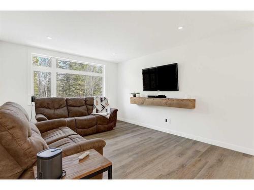 17-704016 Range Road 70, Rural Grande Prairie No. 1, County Of, AB - Indoor Photo Showing Living Room